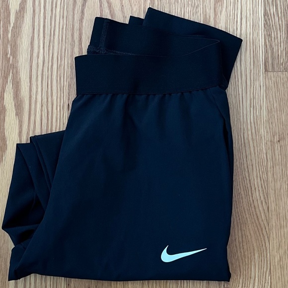 Nike NWOT Women's Light Dri-Fit Running Joggers (M) - Picture 3 of 10